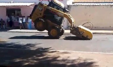 Funcionário é demitido após 'empinar' trator próximo a escola de Guapiaçu