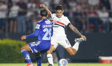 Expulsão freia reação do Cruzeiro e ajuda São Paulo a confirmar vitória para entrar no G-4