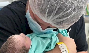 Cantor sertanejo Conrado cancela show em Rio Preto após morte do filho recém-nascido