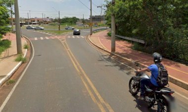 Pai e filho são hospitalizados após acidente entre moto e carro em Rio Preto