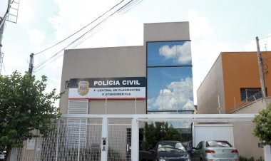 Bandidos roubam celular de jovem em Rio Preto