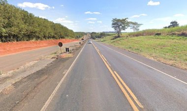 Motociclista morre ao ser atingido por caminhão na BR-153, em Rio Preto