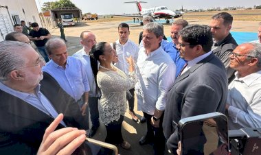 Coronel Fábio, Itamar e Valdomiro 'tietam' Tarcísio no Aeroporto de Rio Preto