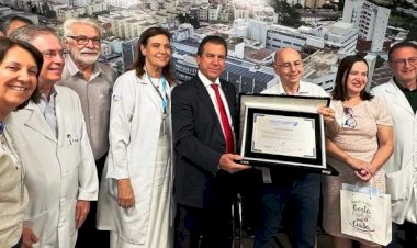 Ministro Luiz Marinho visita Hospital de Base de Rio Preto e recebe homenagem