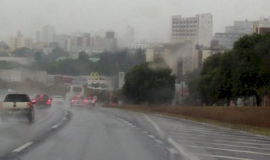 Chuva derruba temperaturas e umidade relativa do ar chega a 80% em Rio Preto