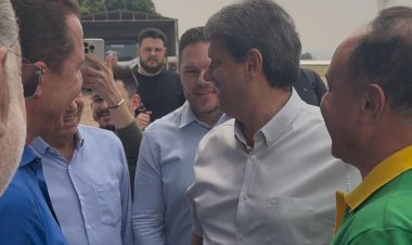 Tarcísio é tietado por candidatos a prefeito no Aeroporto de Rio Preto; veja vídeo