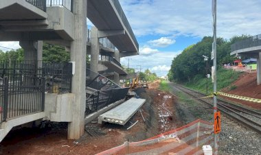 Parte de passarela da linha férrea cai e fere quatro pessoas em Rio Preto