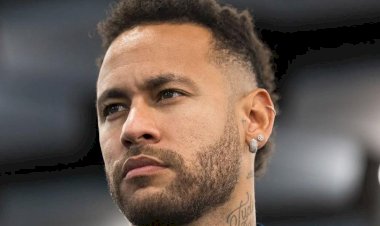 Neymar chega ao Brasil para assinar com o Santos e ser apresentado com festa na Vila Belmiro