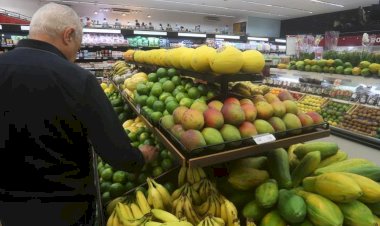 Consumidores adotam estratégias para escapar da pressão da inflação sobre o orçamento