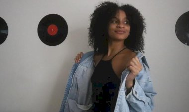 Brechós possibilitam a criação de looks caprichados gastando pouco