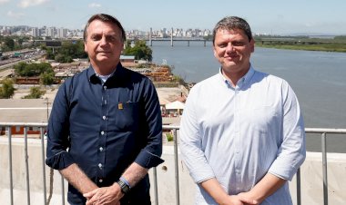 Tarcísio celebra aniversário de Bolsonaro: 'maior liderança política do País', diz