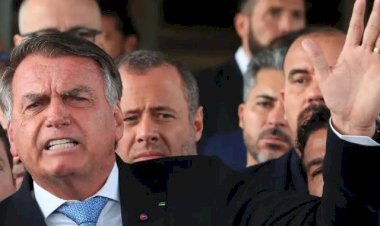 Bolsonaro e mais sete viram réus por tentativa de golpe de Estado