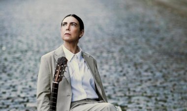 Adriana Calcanhotto faz show no Sesi Rio Preto