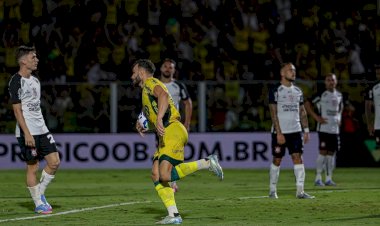Corinthians joga mal e perde pela 1ª vez para Mirassol em duelo com cavadinha errada de Memphis