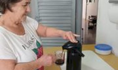 Café continua com preço alto e força mudança de hábitos