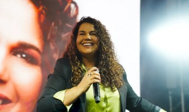 Cantora católica Eliana Ribeiro se apresenta neste mês em Jales
