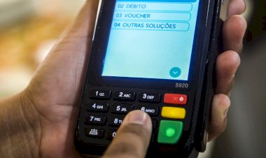Juro médio do cartão de crédito sobe 5,3 pontos percentuais entre julho e agosto
