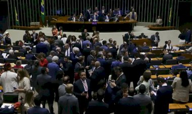 Câmara aprova isenção do Imposto de Renda para quem ganha até R$ 5 mil
