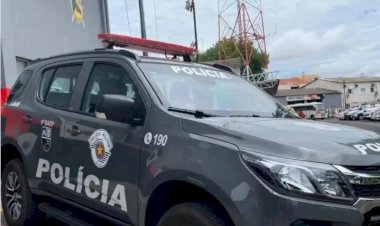 Motociclista sem habilitação bate moto em viatura do Baep em Rio Preto