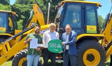 Municípios da região recebem máquinas agrícolas