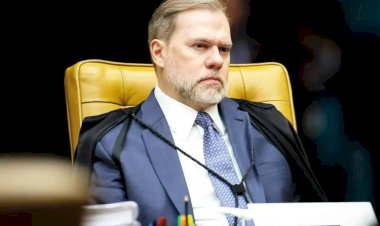 Senadores pedem impeachment de Dias Toffoli, do STF
