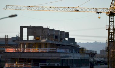 Indústria, Construção e Comércio cortam postos de trabalho com qualificação