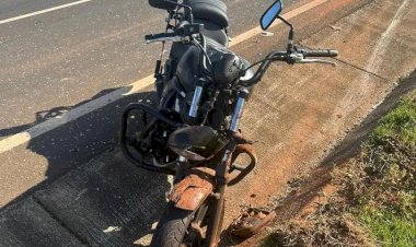 Motorista embriagado é preso após seu carro derrubar moto com casal na BR-153