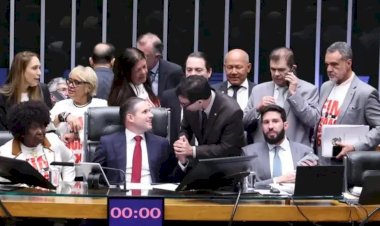 Câmara aprova PEC que acaba com a jornada 6x1 e reduz jornada de trabalho para 40 horas