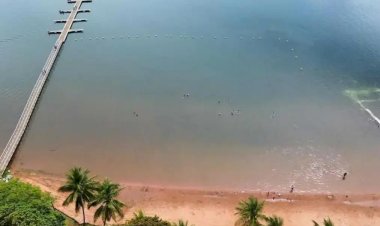 Família é resgatada após barco naufragar no Rio Paraná, em Rubinéia