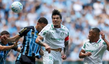 Palmeiras amassa Grêmio, mas para em 'milagres' de Weverton