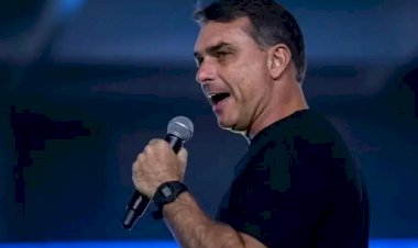 Flávio Bolsonaro tentou ligar para Vorcaro nos 4 dias antes da prisão do banqueiro