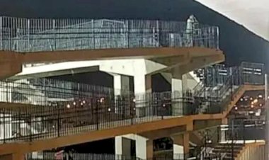 Passarela vira 'mirante' para quintal de moradores em Rio Preto