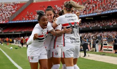 São Paulo empata com o Corinthians e conquista inédito Brasileirão feminino