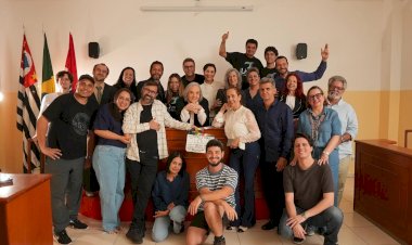Livre Produções transforma a peça 'Nunca é Tarde' em curta-metragem