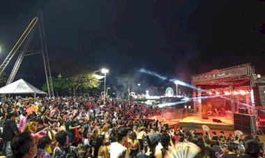 Parada da Diversidade lota o anfiteatro