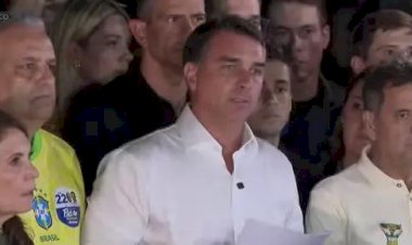 PF cancela passaportes de Flávio Bolsonaro e vai comunicar Moraes que senador descumpriu ordem