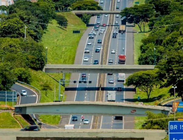 Duas pessoas morrem após colisão de dois veículos na BR-153 em José Bonifácio