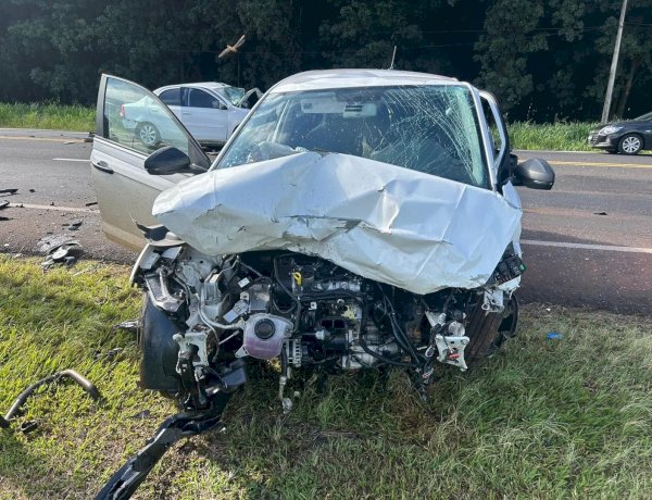 Mulher morre em colisão frontal entre veículos em Olímpia