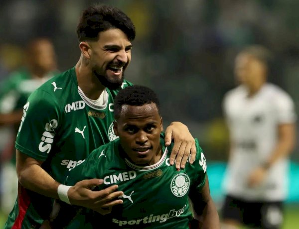 Palmeiras sofre com um a mais, mas vence o Botafogo e embala no Brasileirão