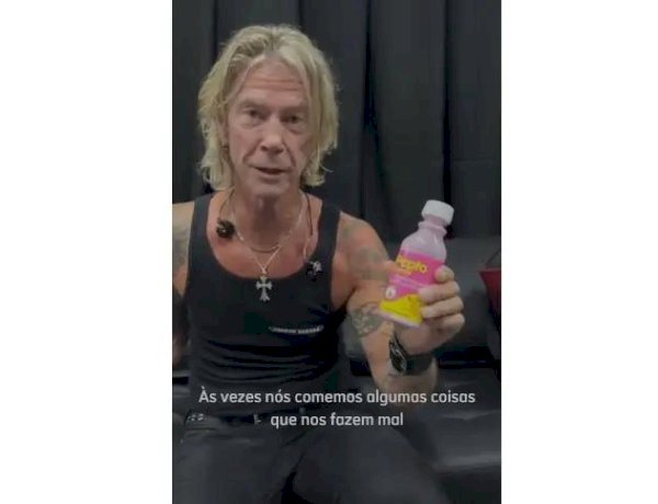 Baixista do Guns brinca com ar-condicionado, comida e nome de Rio Preto antes de show