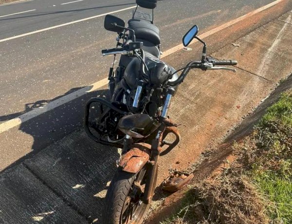 Motorista embriagado é preso após seu carro derrubar moto com casal na BR-153