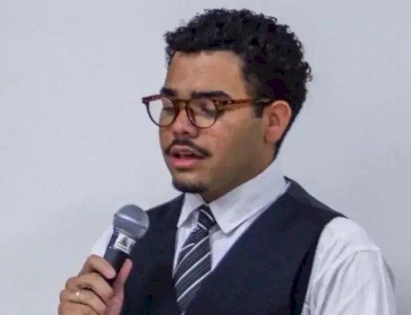 Jovem transforma poemas da adolescência em livro com apoio do Projeto Ratione