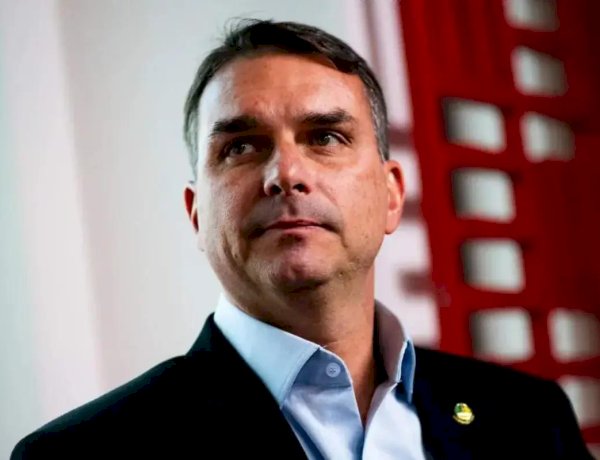 Flávio Bolsonaro confirma que foi à casa de Vorcaro após primeira prisão