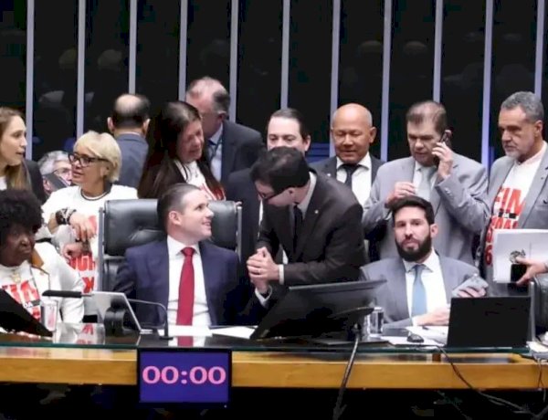 Câmara aprova PEC que acaba com a jornada 6x1 e reduz jornada de trabalho para 40 horas