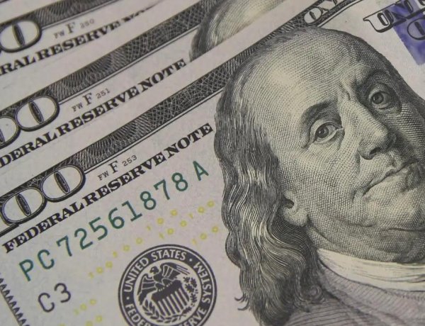 Dólar cai a R$ 5,08 e atinge menor valor em um mês