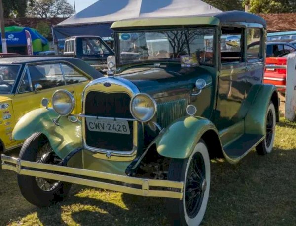 Encontro de Antigomobilismo reúne carros clássicos, música e gastronomia no final de semana em Rio Preto