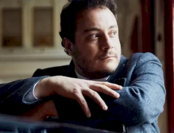 Pianista Fernando Calixto se apresenta no Teatro Municipal em Rio Preto