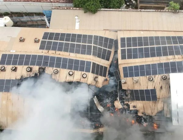 Bombeiros combatem grande incêndio em indústria de Catanduva