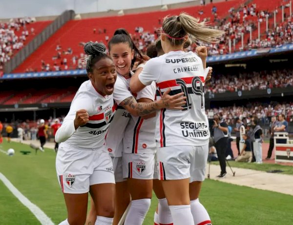 São Paulo empata com o Corinthians e conquista inédito Brasileirão feminino
