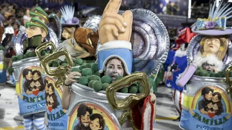 Frentes evangélica e católica criticam desfile de escola que homenageou Lula